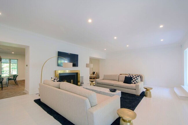 Building Photo - 477 Little Plains Rd