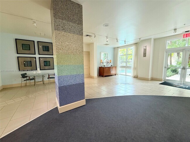 Building Photo - 2000 N Bayshore Dr