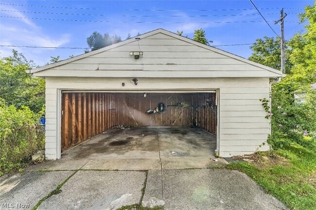 Building Photo - 3394 E 146th St