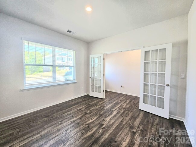 Building Photo - 3854 Rosewood Dr