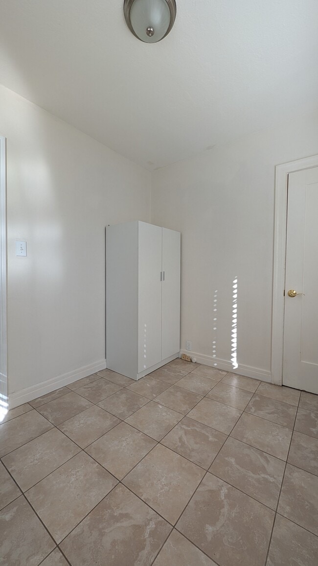 Building Photo - 1203 N Kenilworth Ave