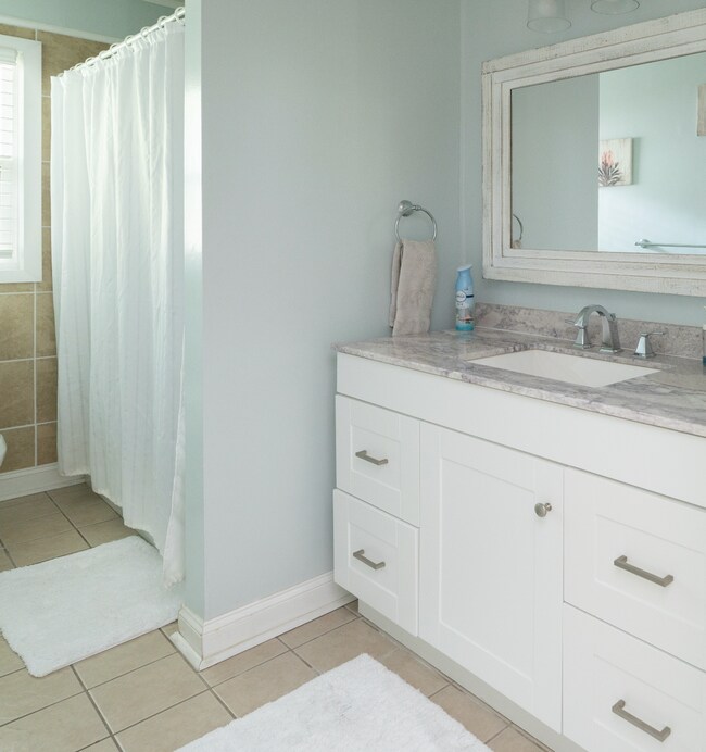 Building Photo - Long-Term/Mid-Term/Short-Term rental, Foxc...