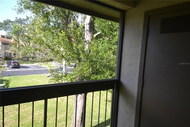 Building Photo - 226 Woodlake Wynde