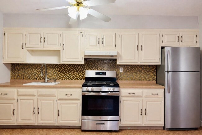 Building Photo - 11 W 44th St