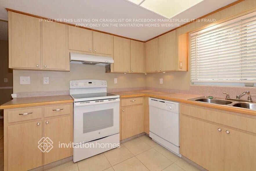 Building Photo - 488 Macleod Terrace