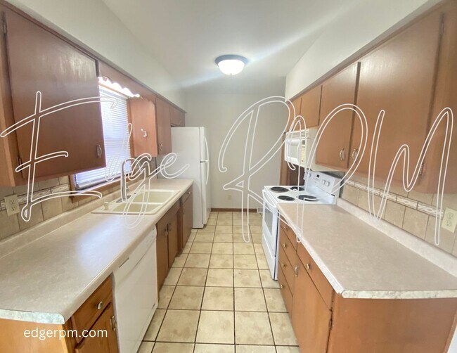 Building Photo - Now Available – Cozy 3 Bed / 2 Bath Ranch!