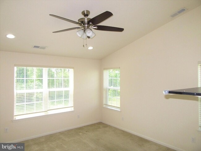 Building Photo - 220 Jenny Dr