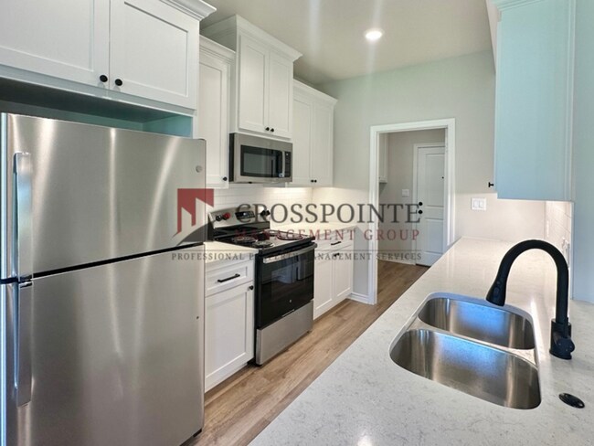 Building Photo - 2408 Henshaw Crk Dr