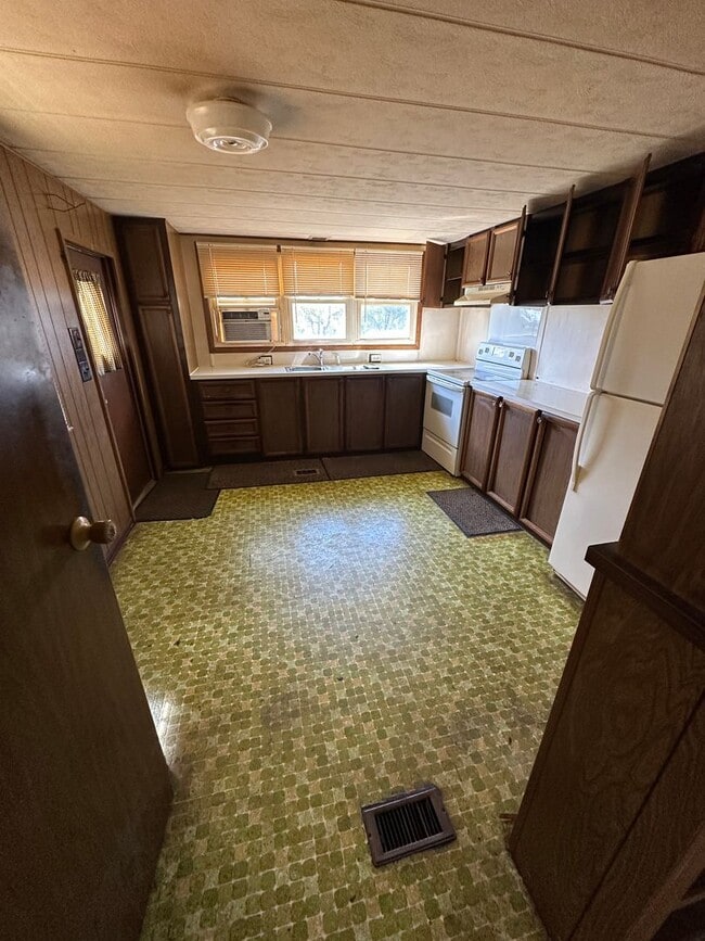 Building Photo - 2 Bedroom 1 Bathroom Mobile Home - Carlisle, PA!