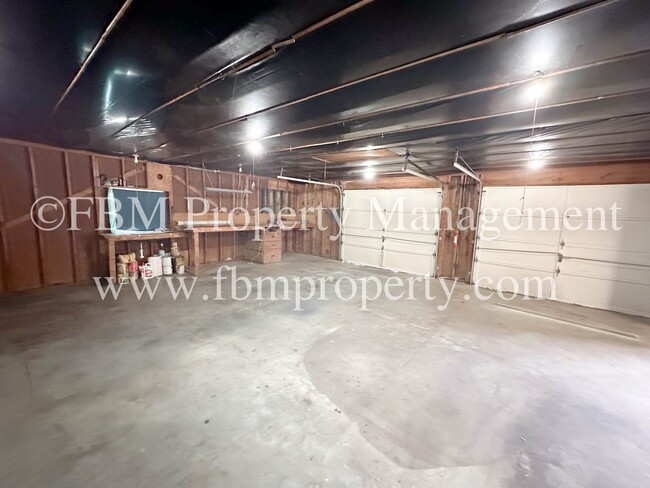 Building Photo - 303 S 9th St