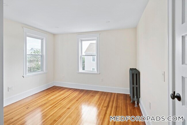 Building Photo - 57 Yale St