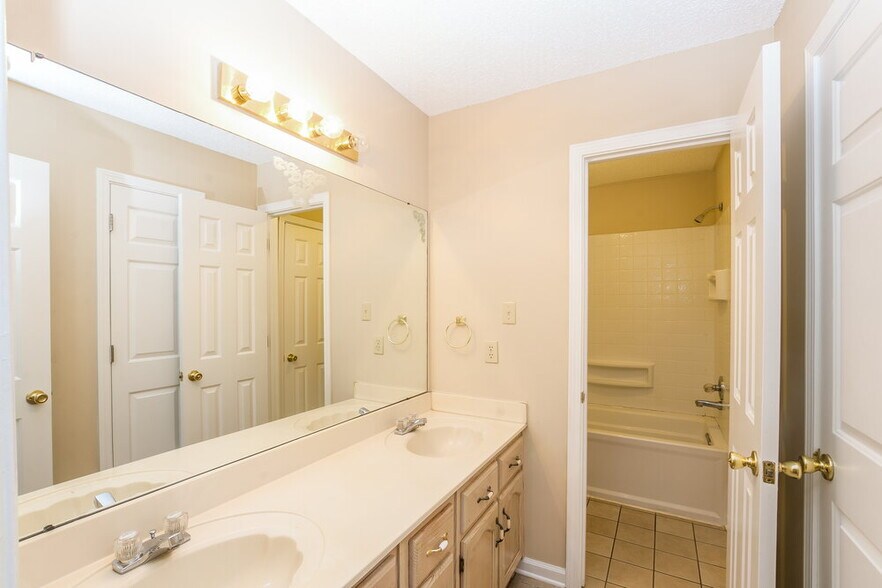 Building Photo - 6867 Brady Hill Dr