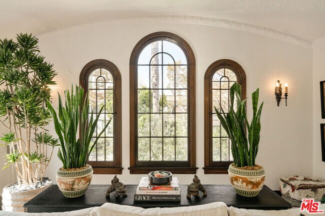 Building Photo - 144 S Orange Dr