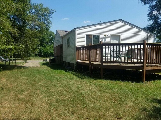 Building Photo - 1420 Gattegno St