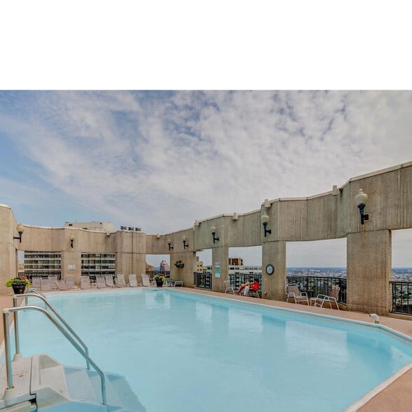 the roof top pool - 2020 Walnut St