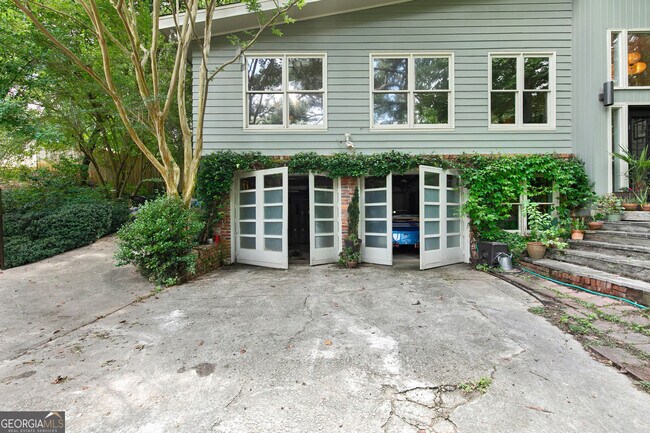 Building Photo - 1232 Bernadette Ln NE