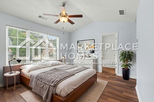 Building Photo - 5798 Westchase St