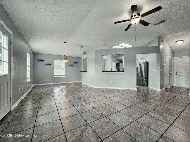 Building Photo - 13041 Staffordshire Dr S