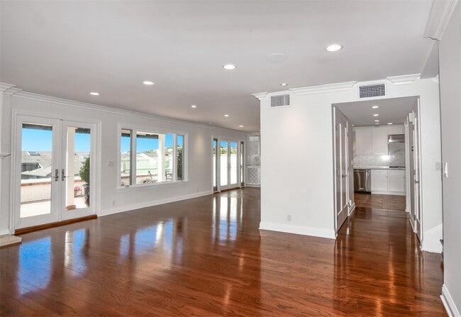 Building Photo - 4 White Water Dr