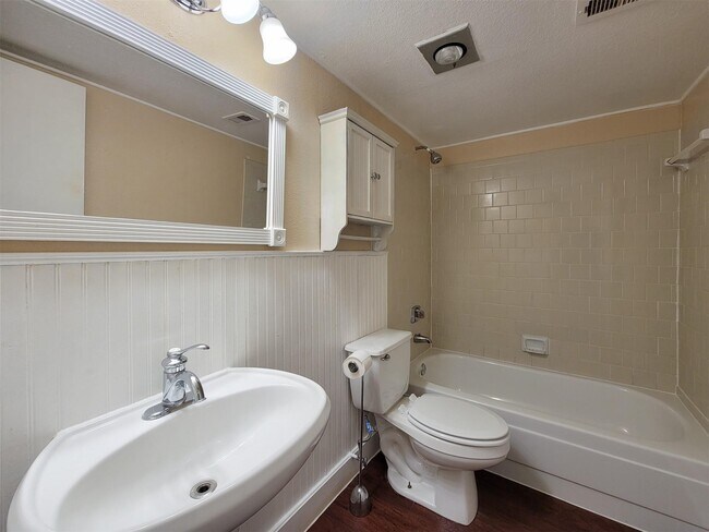 Building Photo - 2601 S Braeswood Blvd