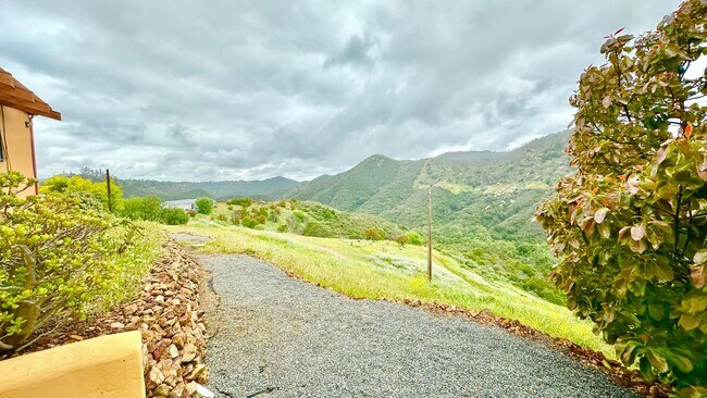 Building Photo - Beautiful Custom, Detached Guest Home on Stunning, Private, Gated, Country Property in Fallbrook!