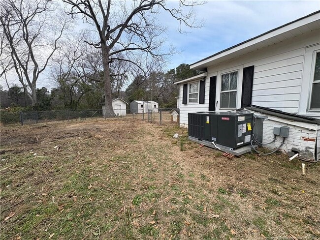 Building Photo - 3174 Lindsay Rd