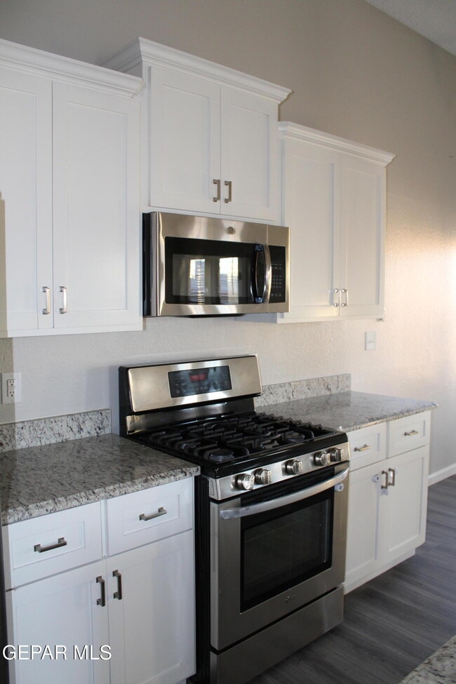 Building Photo - 11100 La Quinta Pl