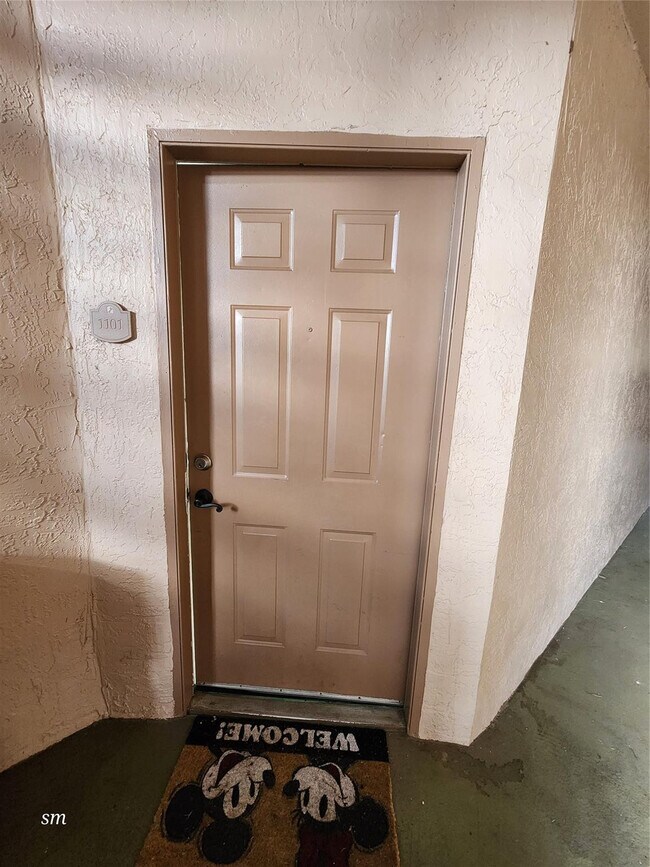 Building Photo - 2736 S University Dr