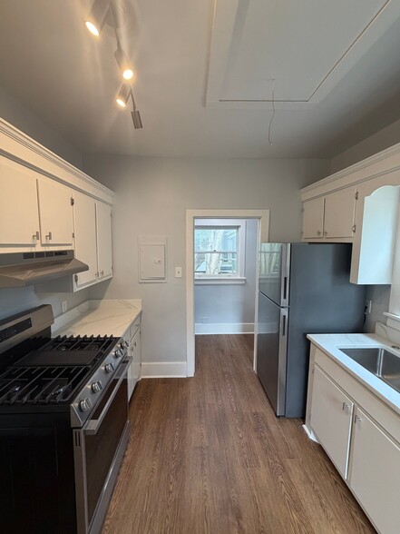 Building Photo - 116 Sans Souci St