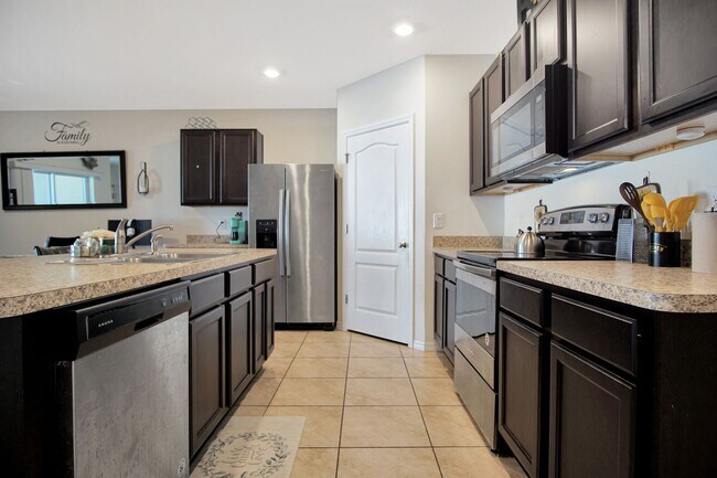 Building Photo - Discover this lovely 4-bedroom, 2-bath home in the sought-after Squires Grove community