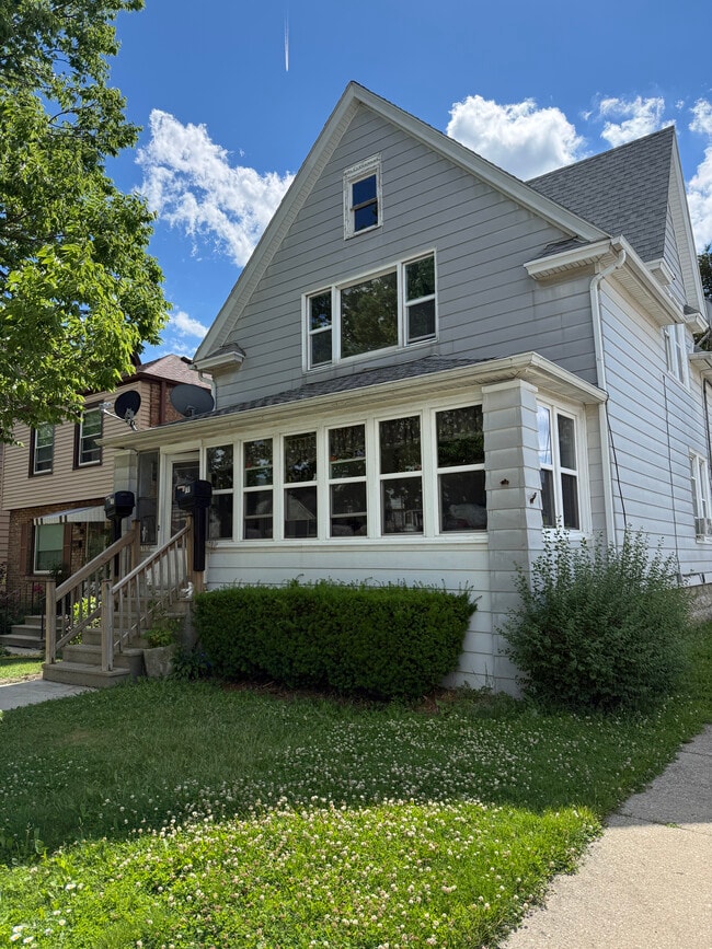 Building Photo - 1703 S 70th St