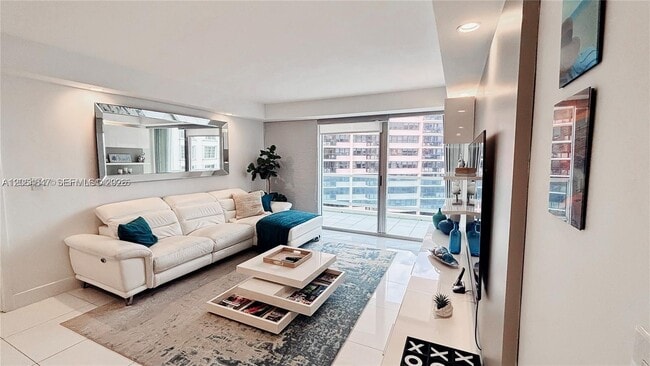 Building Photo - 5161 Collins Ave