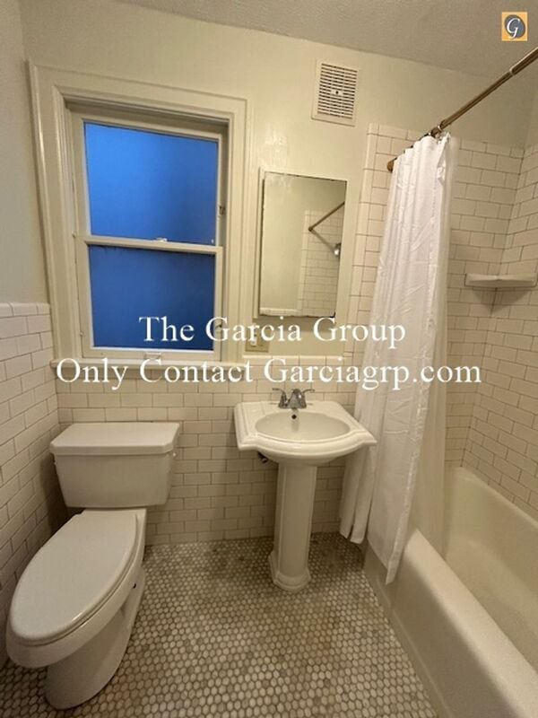 Building Photo - 620 SW Grant St.