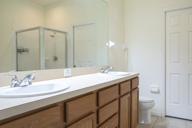 Building Photo - Pinellas Park, Gated Townhome Community 3/2.5/2CG