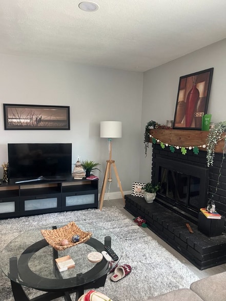 Building Photo - 808 Colton Dr