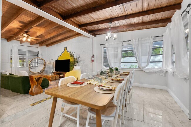 Building Photo - 3101 SW 16th St