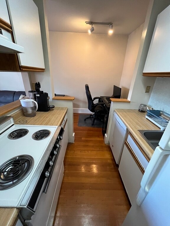 Building Photo - 15 Keswick St