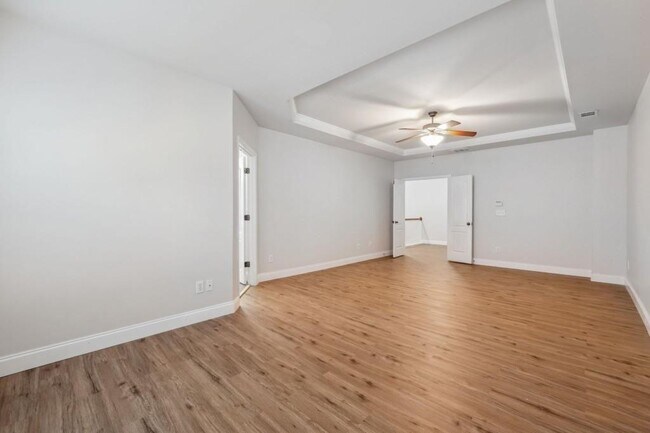 Building Photo - 3808 Fairhill Point