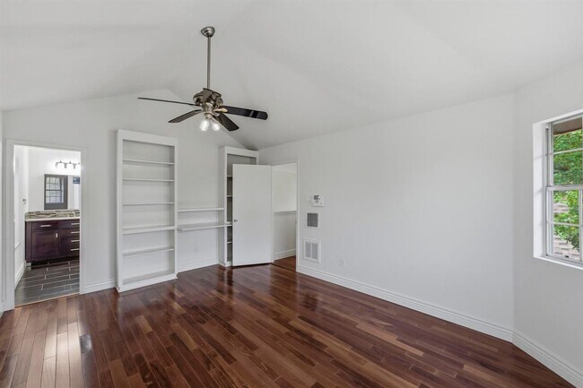 Building Photo - 9312 Roxanna Dr