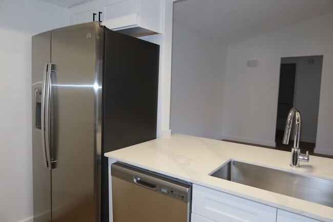 Building Photo - Aberdeen Duplex - 2Bd/2Ba - Remodeled - W/D - Fireplace - Garage - Fenced Patio - $1600