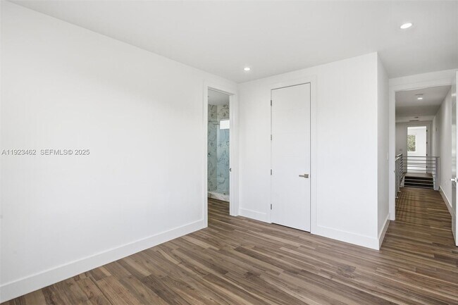 Building Photo - 2852 SW 32nd Ct