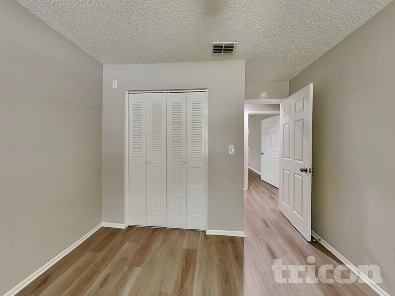 Building Photo - 4624 S Country Hills Ct