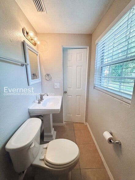 Building Photo - 8519 Sunbeam Ln