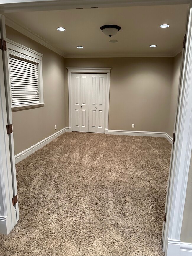 Building Photo - 345 Meadow Brook Ln