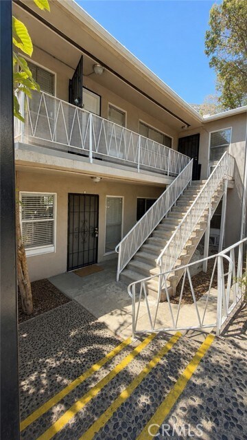 Building Photo - 3930 Kentucky Dr