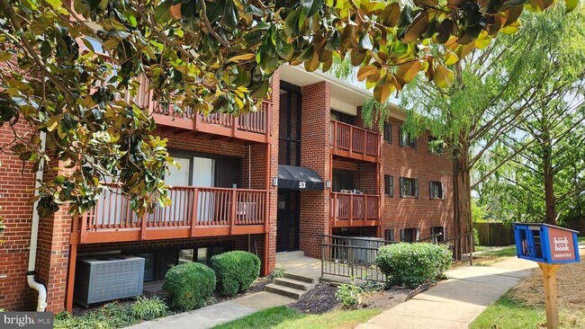 Primary Photo - 53 Skyhill Rd