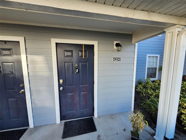 Building Photo - 14905 Pleasant Bay Ln