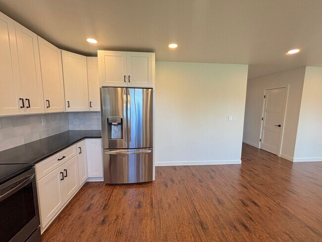 Building Photo - 4 Bedroom home located in beautiful La Habra neighborhood