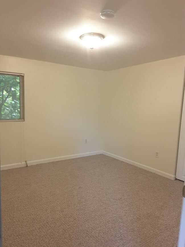 Building Photo - Farmette with Raised Ranch