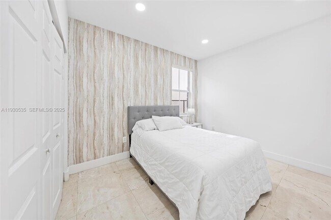 Building Photo - 6933 NW 104th Ct